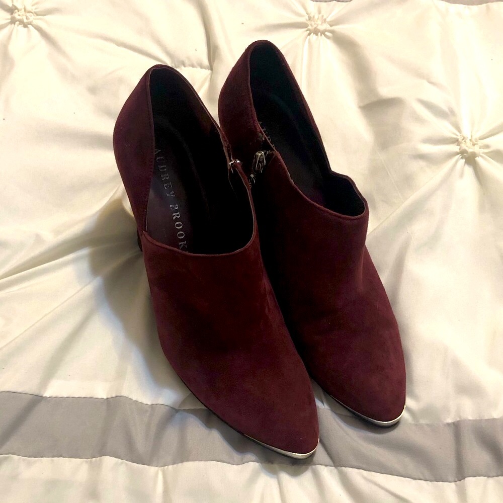 Audrey Brooke Felice Burgundy Wedges With Silver Embellishments Size 8.5